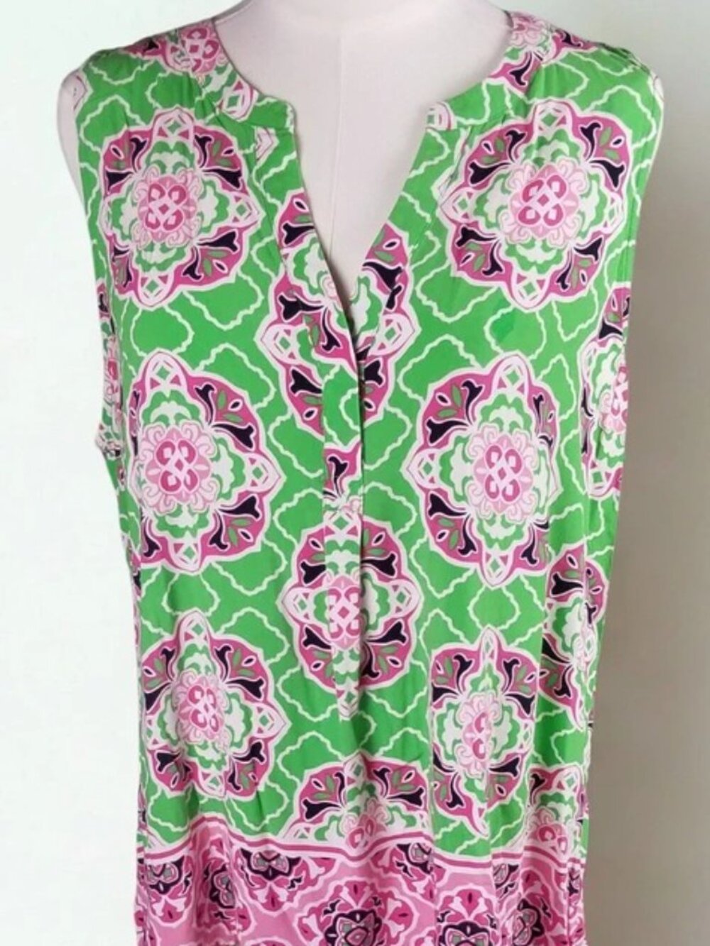 Crown & Ivy Womens XL Green Pink Medallion Print Sleeveless Rayon Tunic Top